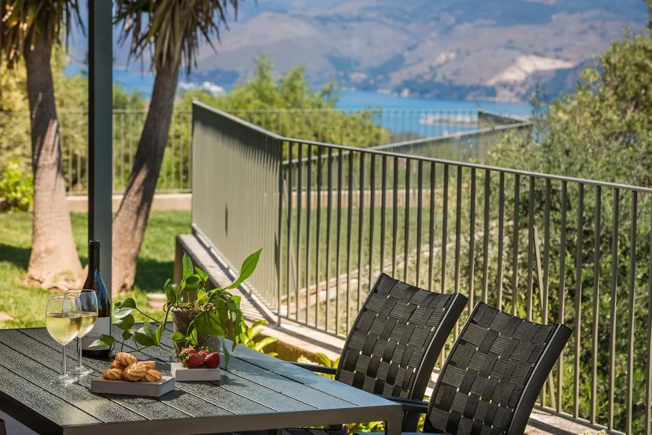 הקונטקטים של Kappa Suites & Apartments